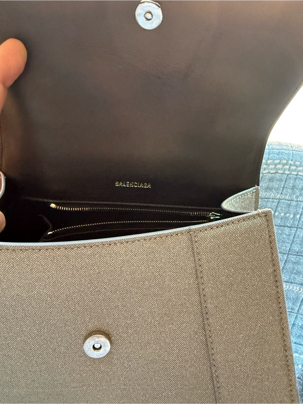 BALENCIAGA
Silver Glitter Fabric Hourglass Small Top Handle Bag - Picture 8 of 9